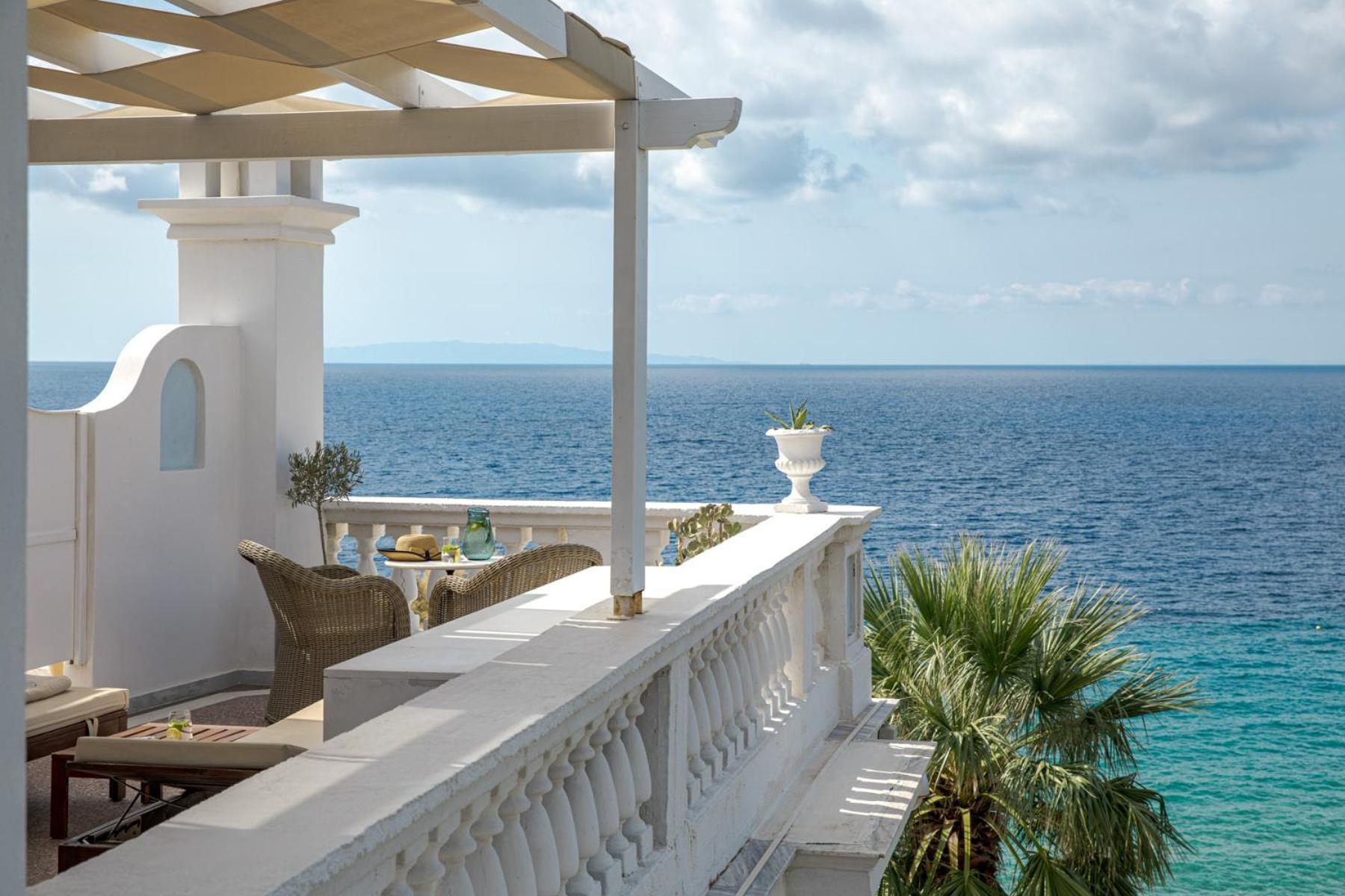 Aneroussa Beach Hotel Batsíon Exterior foto